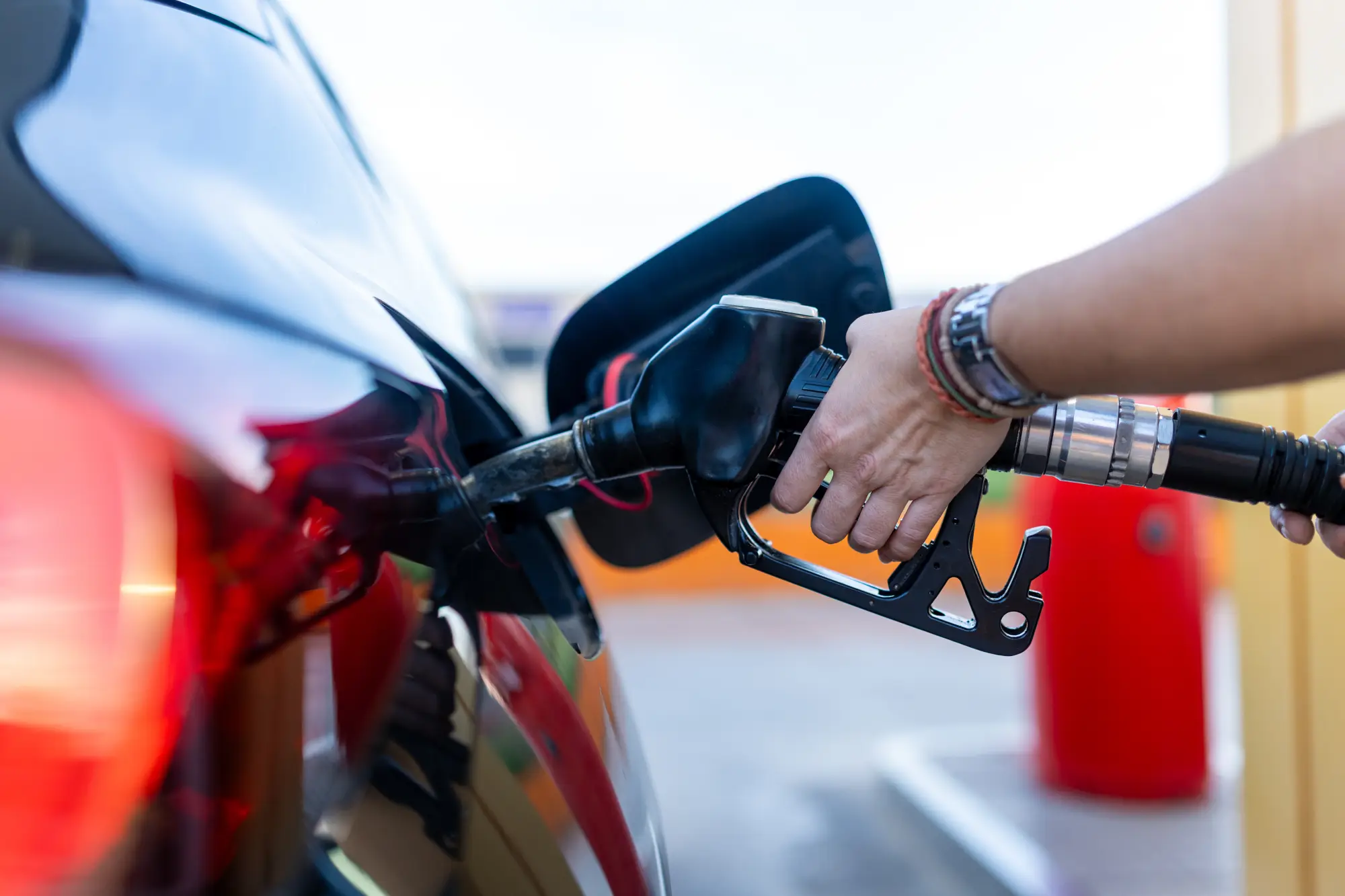 Ab 1. Mai: Bundestag beschließt Tankrabatt