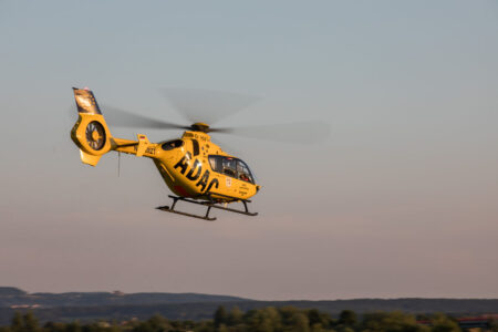 ALTMANNSTEIN – Samstag (22.02.2025) führte ein Vorfahrtsverstoß zu einem schweren Unfall. Zwei Verletzte, 30.000 Euro Schaden. 🚑🚗