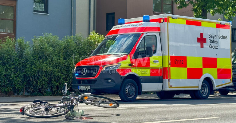 🚲 NEUBURG AN DER DONAU – Fahrradunfall: Vater und Tochter stürzen am Mittwoch (29.01.2025). 44-Jähriger verletzt sich am Kopf, Kind kommt mit Rettungsdienst in Klinik. Ursache unklar. 🚑