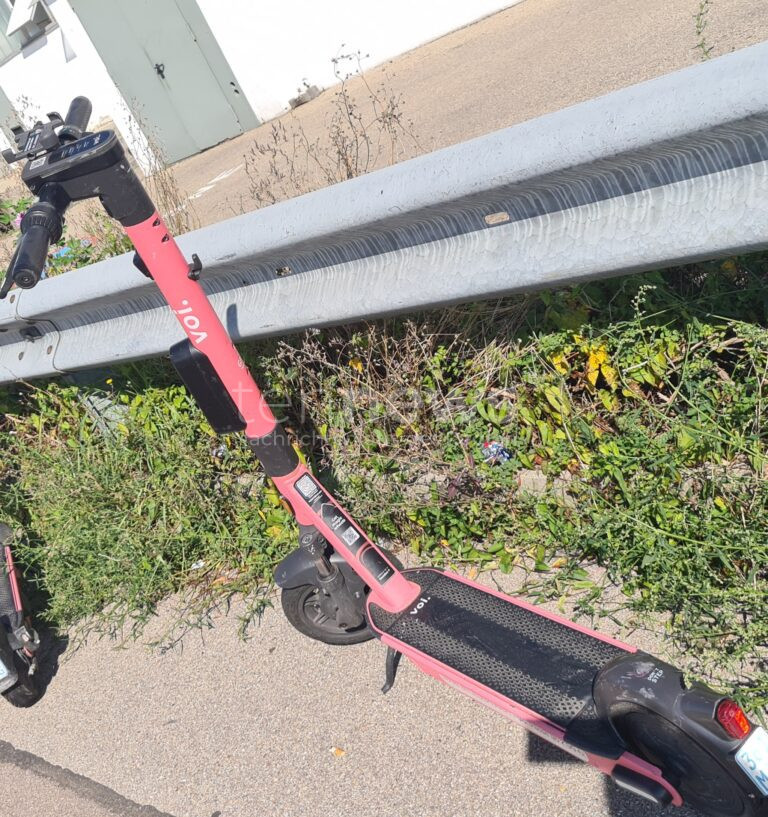 🚨 NEUBURG AN DER DONAU – Polizei stoppt E-Scooter-Fahrer unter Drogen am Dienstag (03.12.2024). THC, Amphetamine und Alkohol im Spiel. Ermittlungen laufen. 🚓