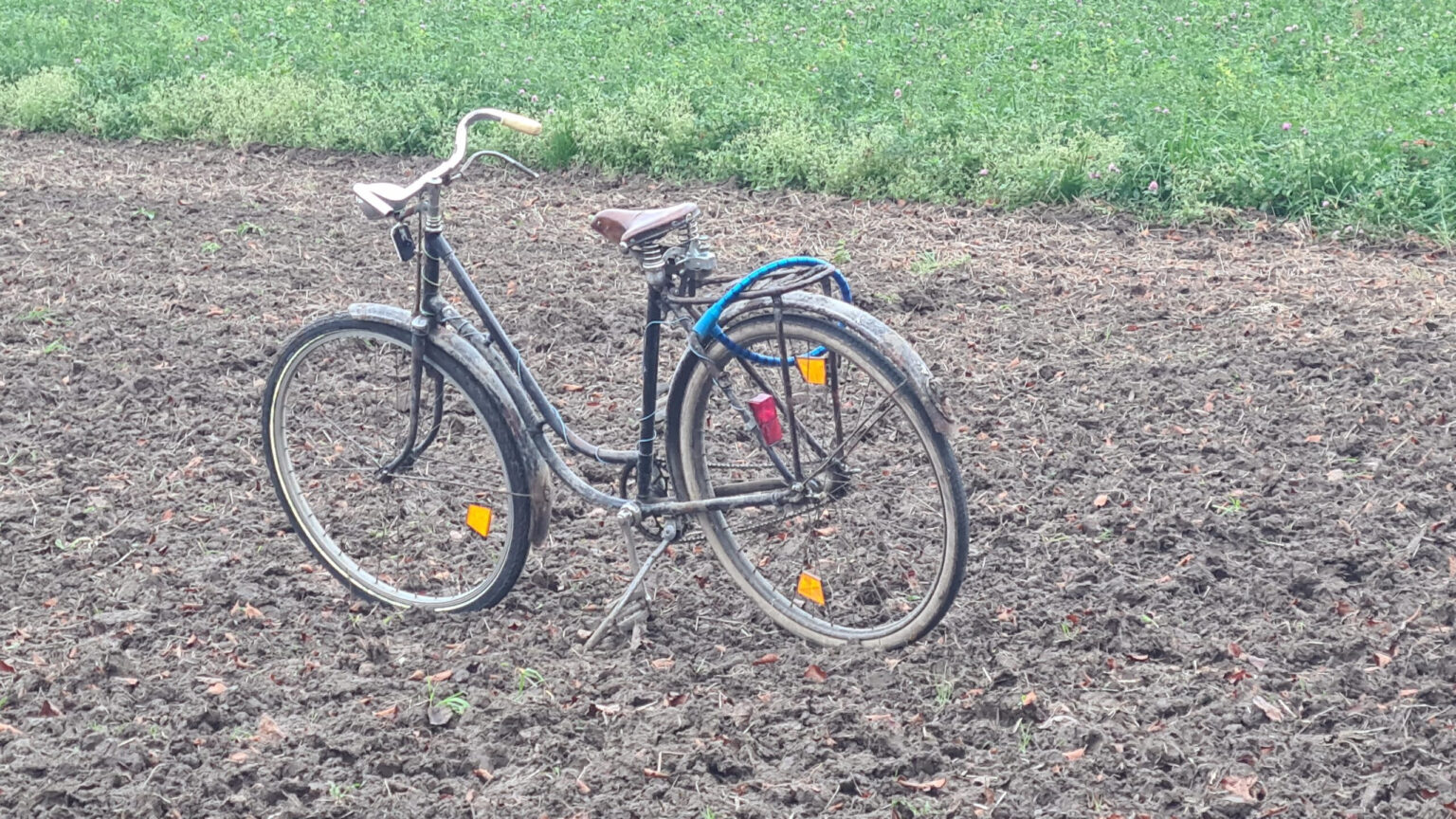 NEUBURG AN DER DONAU – Dienstag (18.02.2025) verhinderte die Polizei eine Alkoholfahrt. Mann mit über 2 Promille kann mit seinem Fahrrad nicht weiterfahren. 🚲