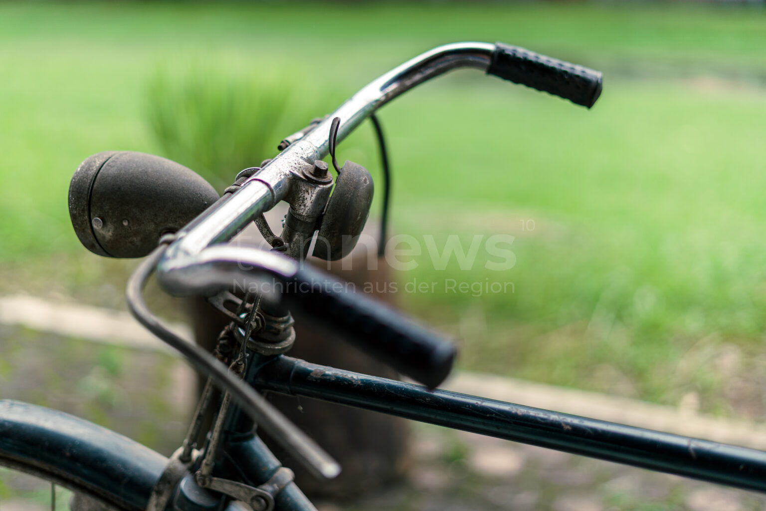 Versuchter Pedelecdiebstahl in Neuburg: Täter scheitern an alarmgesicherten Pedelecs. Hinweise an 08431/6711-0.