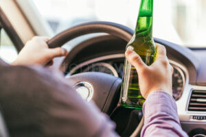 AUGSBURG – Trunkenheitsfahrten am Sonntag (09.02.2025): Polizei stoppt betrunkene Fahrer in Hochzoll, Lechhausen und Bärenkeller. Ermittlungen laufen.