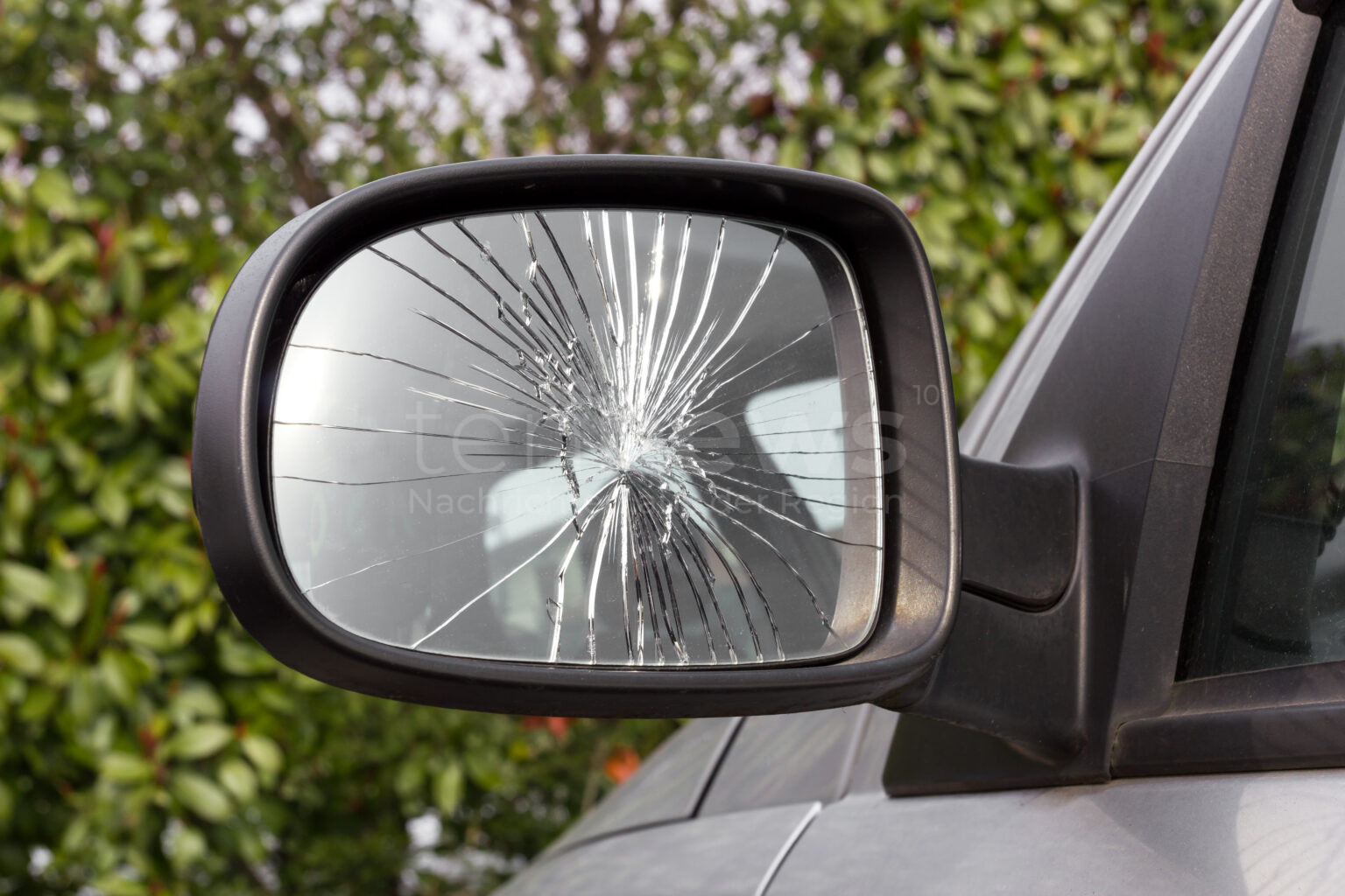 NEUBURG AN DER DONAU – Zwei Unfallfluchten am Donnerstag (13.03.2025)! Ein Paketfahrzeug und ein BMW wurden beschädigt. Polizei sucht Zeugen!