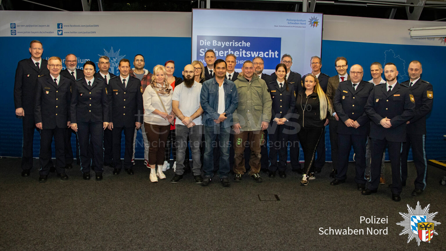 Augsburg – 👮‍♂️ Nordschwaben begrüßt neun neue Mitglieder bei der Sicherheitswacht! Ehrenamtlich engagiert, stärken sie das Sicherheitsgefühl der Region.