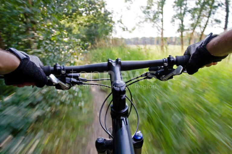 🇩🇪 BICHL – Mountainbike am Bahnhof gestohlen (23.-24.11.2024). Polizei sucht Zeugen! 🚲