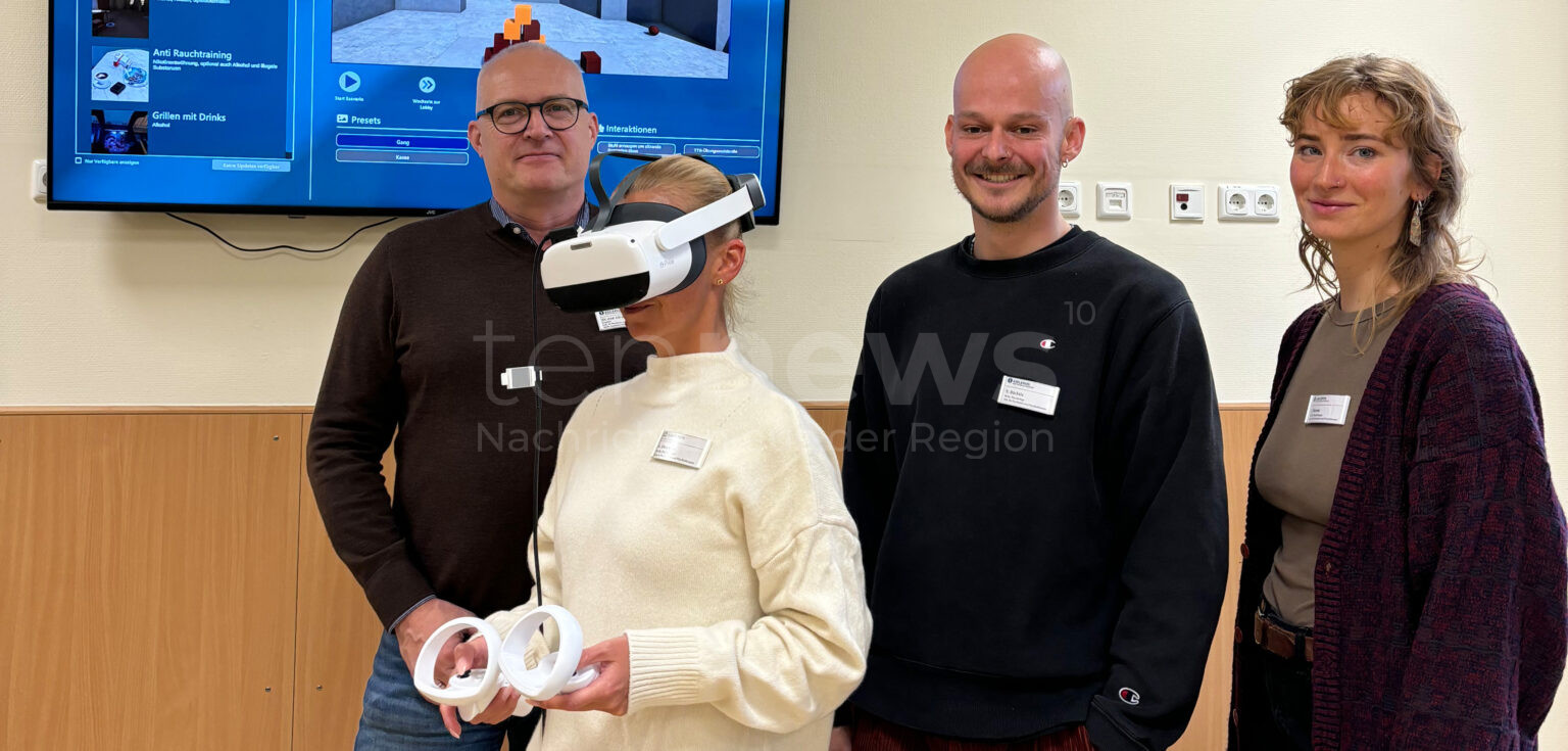 Einsatz der VR-Brille im Asklepios Westklinikum Hamburg: Dr. Ulf Künstler, Chefarzt Abt. Psychiatrie und Psychotherapie, A. Diercksen, M.Sc. Psychologin, S. Bächtle, M.Sc. Psychologe, J. Harms, M.Sc. Psychologin (v.l.n.r.)