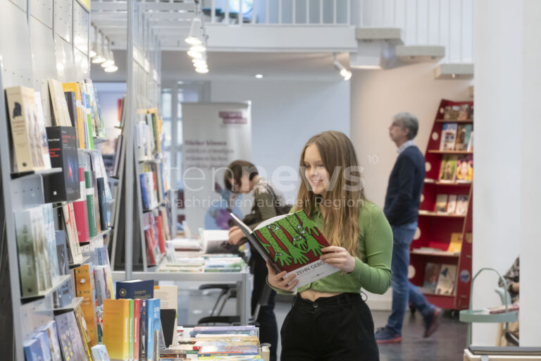  📚 STUTTGART – Die Stuttgarter Buchwochen 2024 endeten erfolgreich mit Besucherrekord! Highlights: Buchverkauf, Familientag & Promi-Autoren