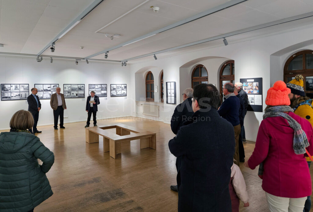 📸 PFAFFENHOFEN AN DER ILM – Fotofreunde eröffnen am Freitag (29.11.2024) Ausstellung inspiriert von Gerry Johansson. Melancholische Schwarz-Weiß-Fotografien 🎨