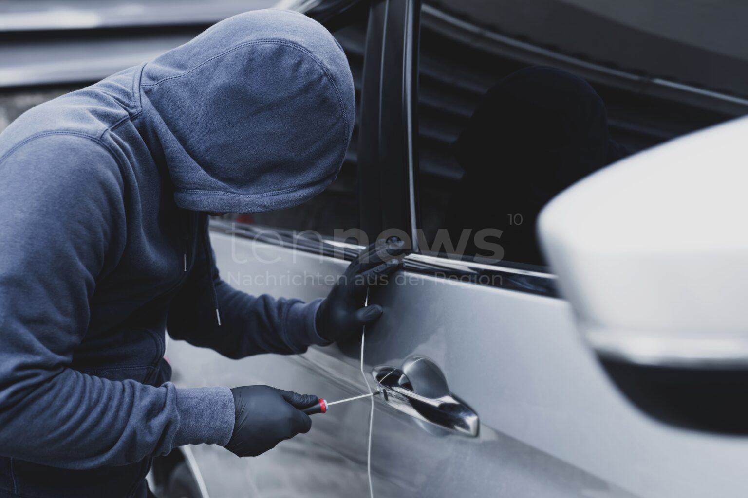 Hitzhofen / Wettstetten – Autodiebe haben am Donnerstag (09.01.2025) gezielt Fahrzeuge mit Keyless-go im Visir. Die Polizei sucht Zeugen in zwei Fällen