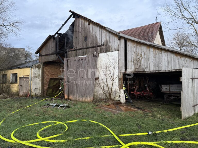 BURGHEIM - Schnelles Eingreifen der Feuerwehr verhindert Vollbrand auf Aussiedlerhof in Oggermühle. Keine Verletzten. Ursache unklar. Brandstiftung? 🚒🔥