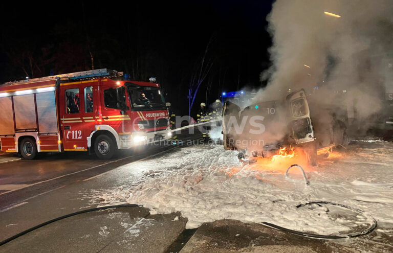 MÜNCHEN – Am Freitagmorgen (10.01.2025) ereignete sich ein Brand eines Transporters in der Lochhausener Straße. Die Feuerwehr verhinderte größere Schäden. 🔥