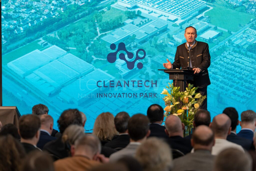 HALLSTADT – Cleantech Innovation Park (12.02.2025): Neues Innovationszentrum eröffnet. Fokus auf erneuerbare Energien, KI und Wasserstofftechnologien.