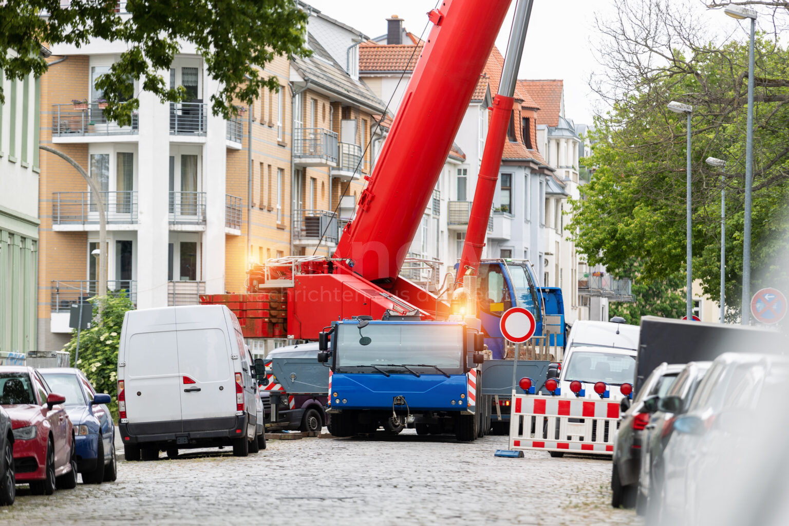 AUGSBURG – Montag (17.03.2025) beginnen mehrere Baustellen in der Stadt. Einschränkungen gibt es im Nagahama-Allee-Tunnel und weiteren Straßen. 🚧