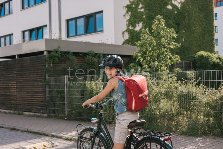 SCHWABMÜNCHEN – Mittwoch (05.02.2025) kontrollierte die Polizei über 100 Fahrräder. Mehr als die Hälfte der Radfahrer war ohne Licht unterwegs. 🚲🚔