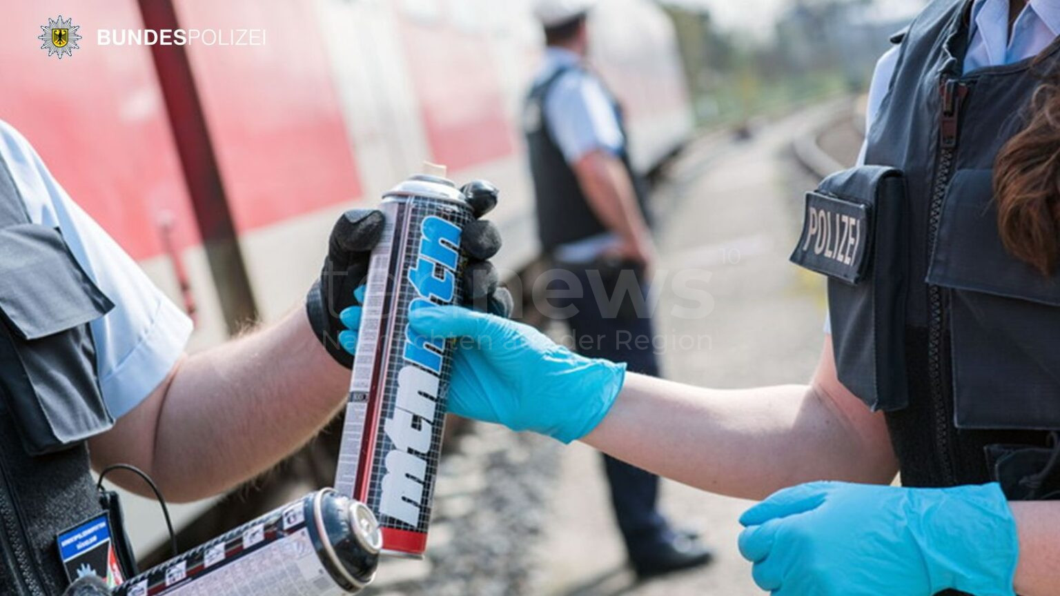 OBERSCHLEISSHEIM – Graffiti-Sprayer festgenommen! Zwei Stunden Bahn-Sperrung, massive Verspätungen auf der Strecke München-Regensburg-Landshut.