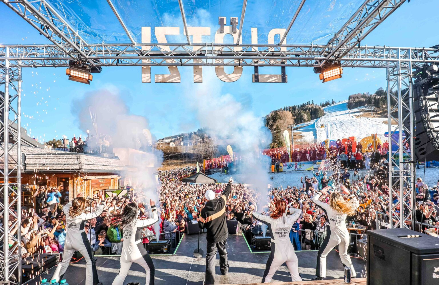 HAUSER KAIBLING – DJ Ötzi rockt die Gipfeltour mit 5.000 Fans bei strahlendem Sonnenschein 🎶☀️! Alle Highlights & die nächsten Tour-Termine hier!