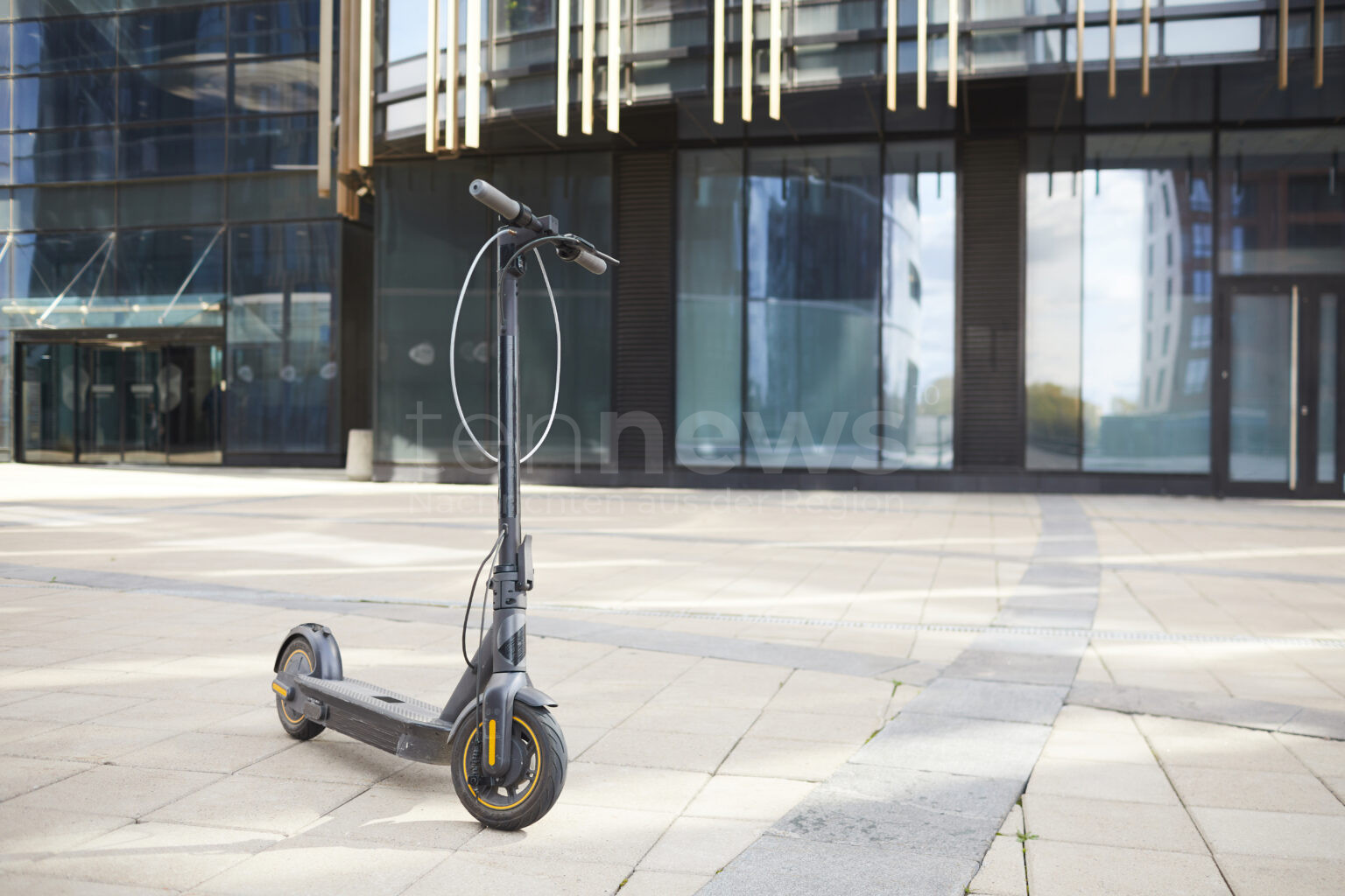 AUGSBURG-OBERHAUSEN – Montag (17.03.2025) wurde eine E-Scooter-Fahrerin ohne gültige Versicherung gestoppt. Polizei ermittelt. 🚔🛴